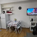 Apartamento Cave -1 Estudio Inteiro No Areeiro Em Lisboa