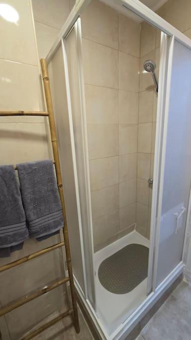 Apartment Cave -1 Estudio Inteiro No Areeiro Em Lissabon